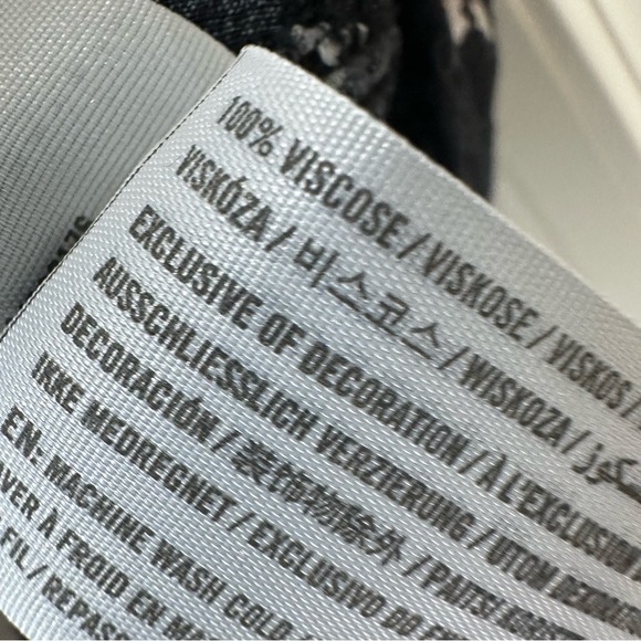 Abercrombie & Fitch Black Floral Button Down Blouse with Pockets, Size M - Picture 6 of 8